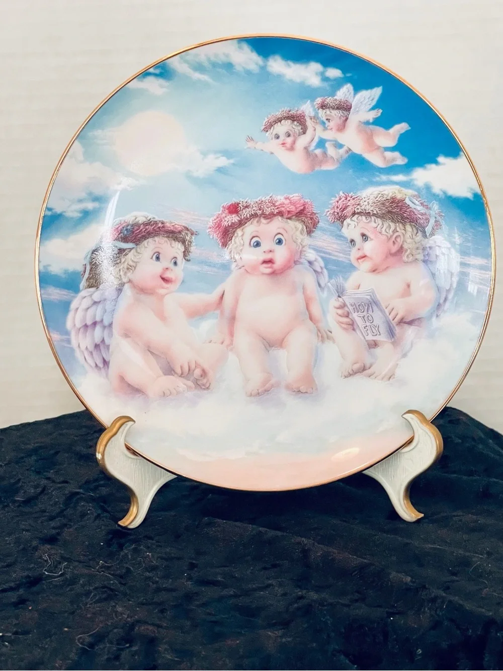 Dreamsicles Collectible 1990 Cherub Decorative Plate with Pastel Sky